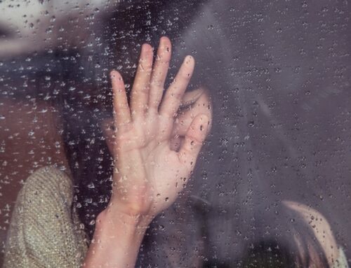Trauer – Psychologische Modelle und wie es Dir vielleicht wirklich geht